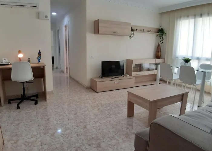 Charming 3-bedroom In Corralejo, Lanzarote דירה *